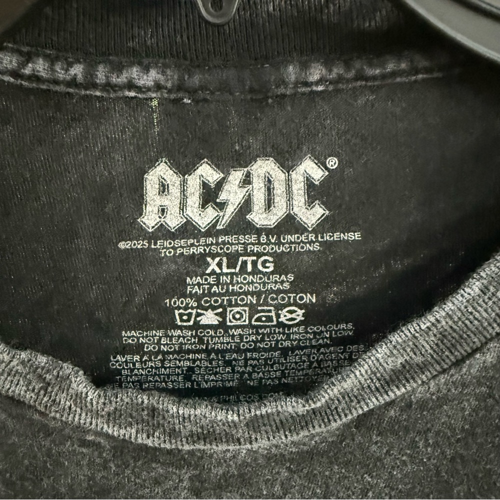AC/DC graphic concert t-shirt in a washed black - Picture 3 of 3